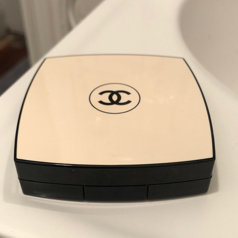 CHANEL Healthy Glow Sheer Cover